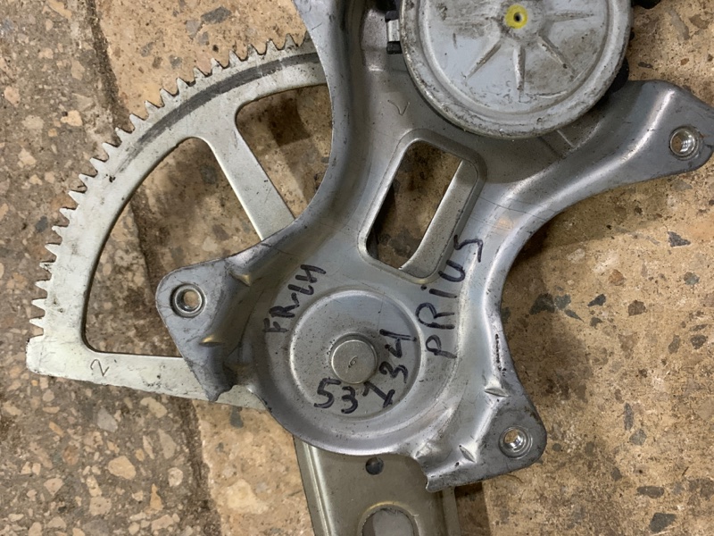 Стеклоподъемник передний левый TOYOTA PRIUS - 30 09-17 Стеклоподъемник передний левый TOYOTA PRIUS - 30 09-17