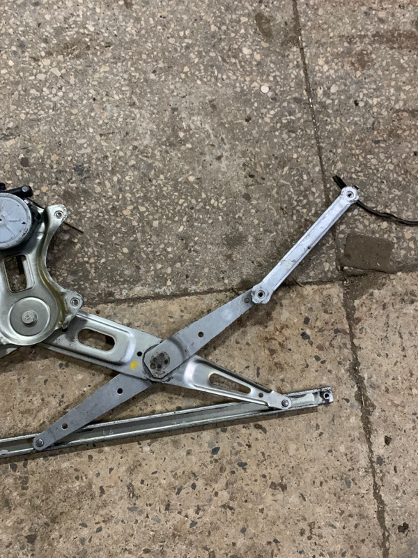 Стеклоподъемник передний левый TOYOTA RAV4 05-12