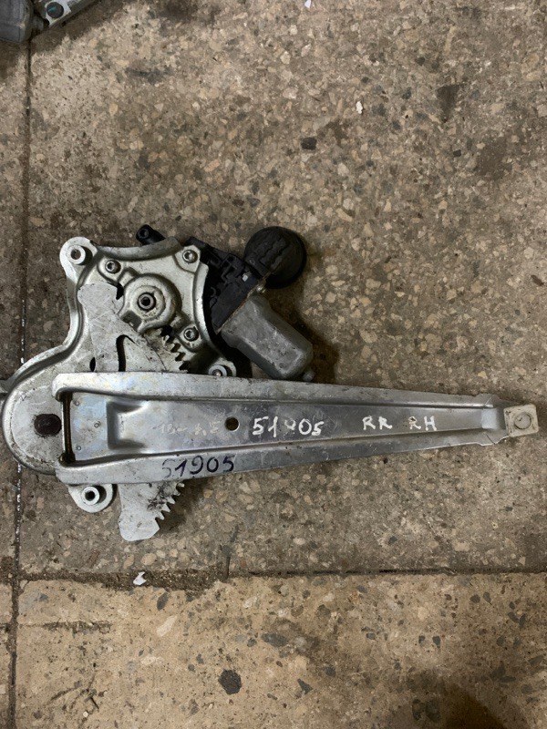 Стеклоподъемник задний правый TOYOTA CAMRY 40 06-11 69803-33050 Б/У