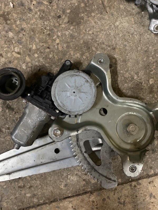 Стеклоподъемник задний правый CAMRY 40 06-11