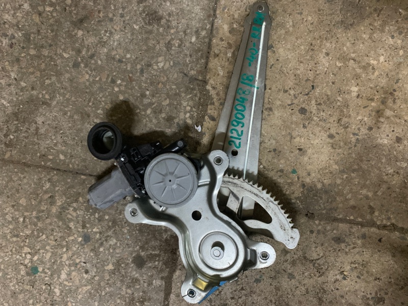 Стеклоподъемник задний правый TOYOTA CAMRY 40 06-11 69803-33050 Б/У