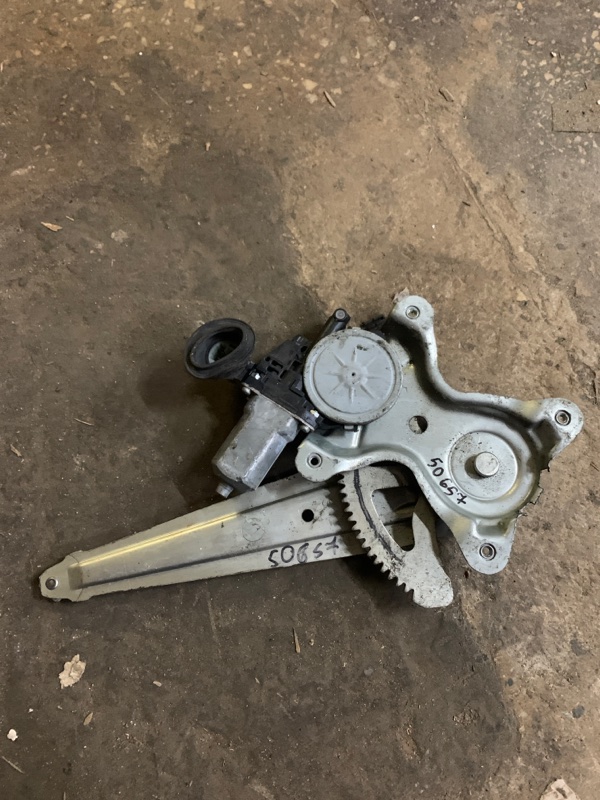Запчасть стеклоподъемник задний правый TOYOTA CAMRY 40 06-11 69803-33050 Б/У Стеклоподъемник задний правый TOYOTA CAMRY 40 06-11 69803-33050 Б/У