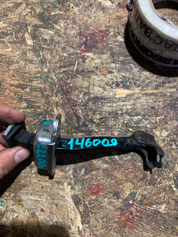 Запчасть ограничитель двери задний левый NISSAN TEANA J32 08-14 82430-JN00A Б/У Ограничитель двери задний левый NISSAN TEANA J32 08-14 82430-JN00A Б/У