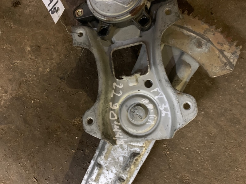 Стеклоподъемник задний правый FX S50 03-08