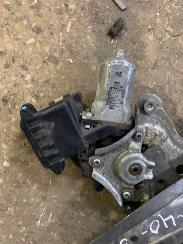 Стеклоподъемник задний правый CAMRY 40 06-11 Стеклоподъемник задний правый CAMRY 40 06-11