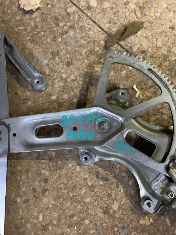 Стеклоподъемник задний правый PRIUS - 30 09-17