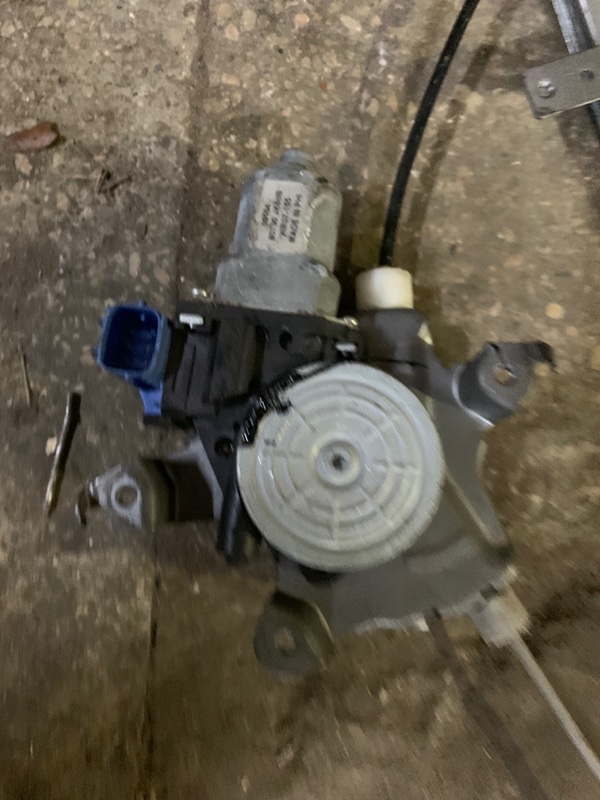 Стеклоподъемник задний правый INFINITI G25/G35/G37/Q40 06-14