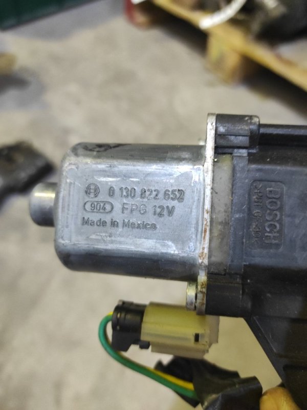 Моторчик стеклоподъемника задний левый HYUNDAI SONATA YF 10-14 Моторчик стеклоподъемника задний левый HYUNDAI SONATA YF 10-14