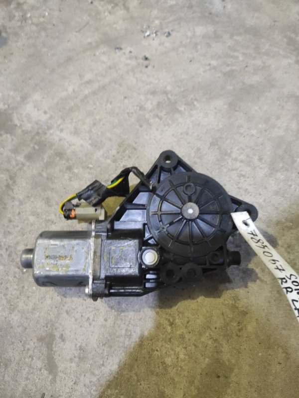 Моторчик стеклоподъемника задний левый SONATA YF 10-14 Моторчик стеклоподъемника задний левый SONATA YF 10-14