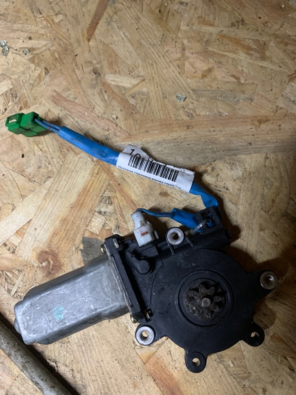 Моторчик стеклоподъемника передний левый SUBARU FORESTER SG 02-07 61188SA011 Б/У
