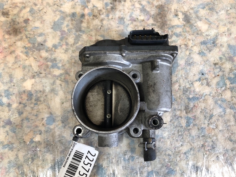 Запчасть дроссельная заслонка SUZUKI KIZASHI 09-14 2011 Седан 2.4 13400-57L00 Б/У Дроссельная заслонка SUZUKI KIZASHI 09-14 2011 Седан 2.4 13400-57L00 Б/У