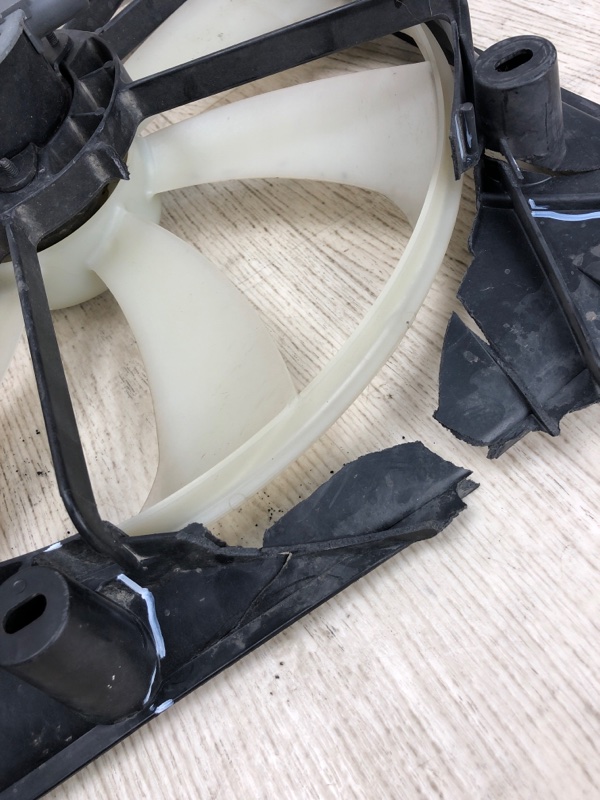 Вентилятор основного радиатора TOYOTA CAMRY 55 14-17 ASV50 2.5 2ARFE