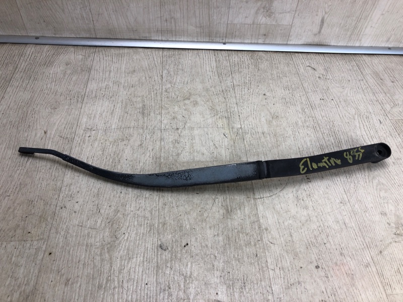 Поводок стеклоочистителя передний правый HYUNDAI ELANTRA HD 06-11 2007 HD 2.0 G4GC 98320-2H000 Б/У