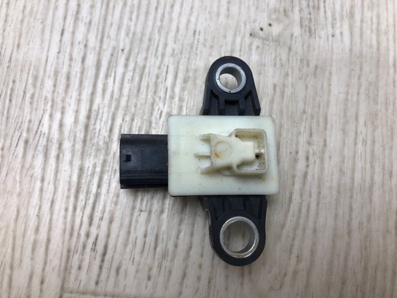 Запчасть датчик удара NISSAN X-TRAIL/ROGUE T32 13-20 2017 T32 2.5 QR25DE 98836-3TA0A Б/У Датчик удара NISSAN X-TRAIL/ROGUE T32 13-20 2017 T32 2.5 QR25DE 98836-3TA0A Б/У