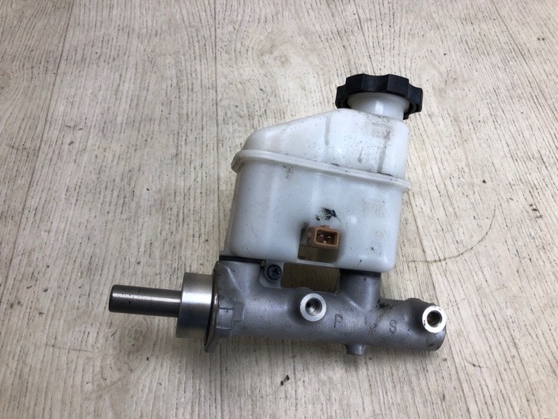 Главный тормозной цилиндр HYUNDAI ELANTRA HD 06-11 2007 HD 2.0 G4GC 58510-2H300 Б/У