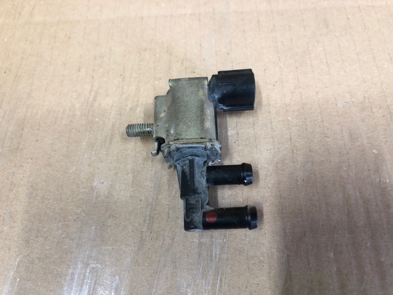 Клапан электромагнитный (вакуумный) MITSUBISHI OUTLANDER 03-07 2006 Внедорожник 2.4 4G69 MR988075 Б/У