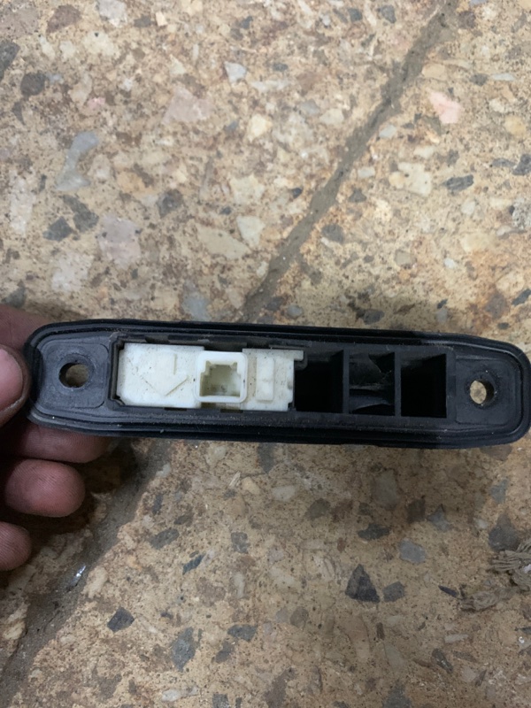 Кнопка открывания багажника наружная SIENNA 11-16 2012 GSL30 3.5 2GR-FE Кнопка открывания багажника наружная SIENNA 11-16 2012 GSL30 3.5 2GR-FE