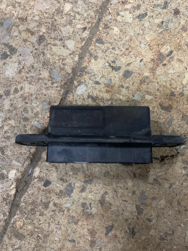 Кнопка открывания багажника наружная TOYOTA SIENNA 11-16 GSL30 3.5 2GR-FE Кнопка открывания багажника наружная TOYOTA SIENNA 11-16 GSL30 3.5 2GR-FE