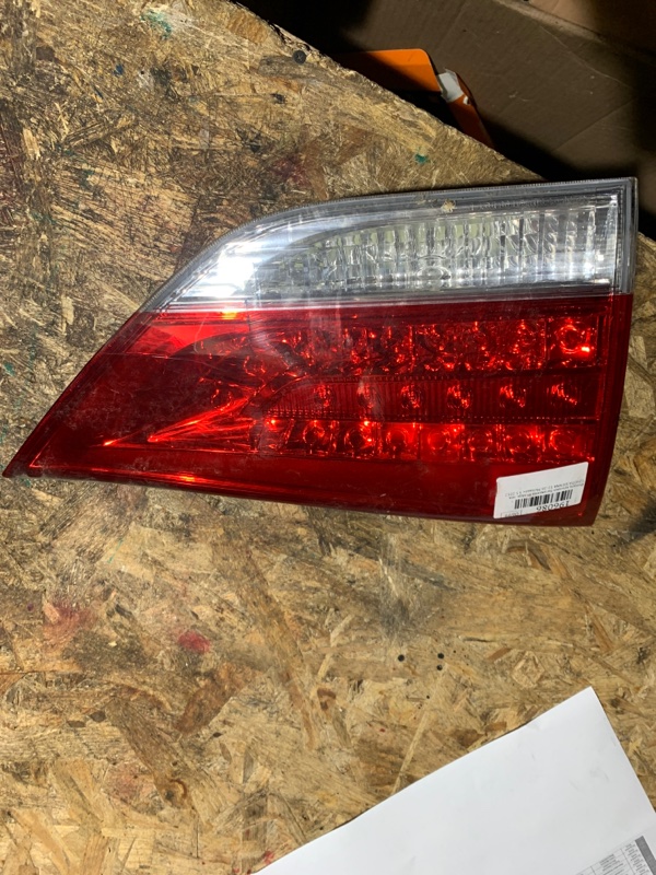 Фонарь внутренний задний левый TOYOTA SIENNA 11-16 2012 GSL30 3.5 2GR-FE 81590-08011 Б/У