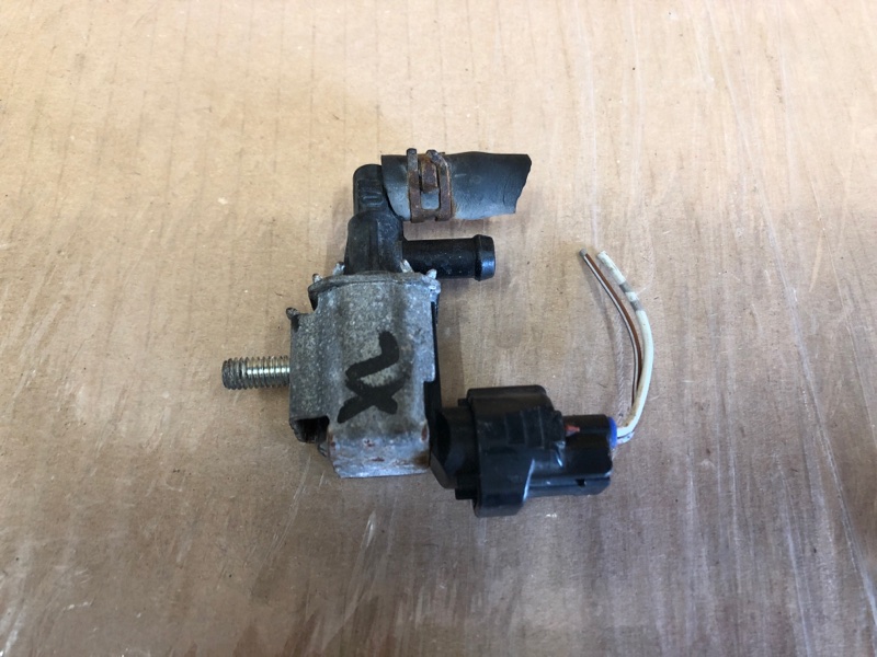 Клапан электромагнитный (вакуумный) MITSUBISHI OUTLANDER XL 05-13 2008 Внедорожник 3.0 6B31 MR988075 Б/У