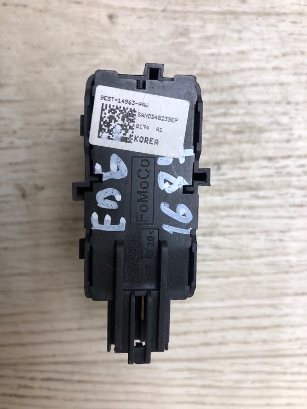 Кнопка центрального замка передняя левая EDGE 06-14 2014 TQ1 3.5 PDED