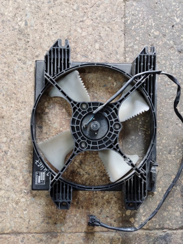 Диффузор вентилятора основного радиатора правый GALANT 97-03 Диффузор вентилятора основного радиатора правый GALANT 97-03