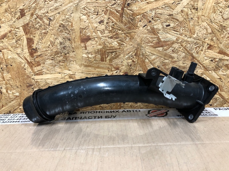 Патрубок воздушного фильтра QX30 16-20 2019 Внедорожник 2.0 20PET Патрубок воздушного фильтра QX30 16-20 2019 Внедорожник 2.0 20PET