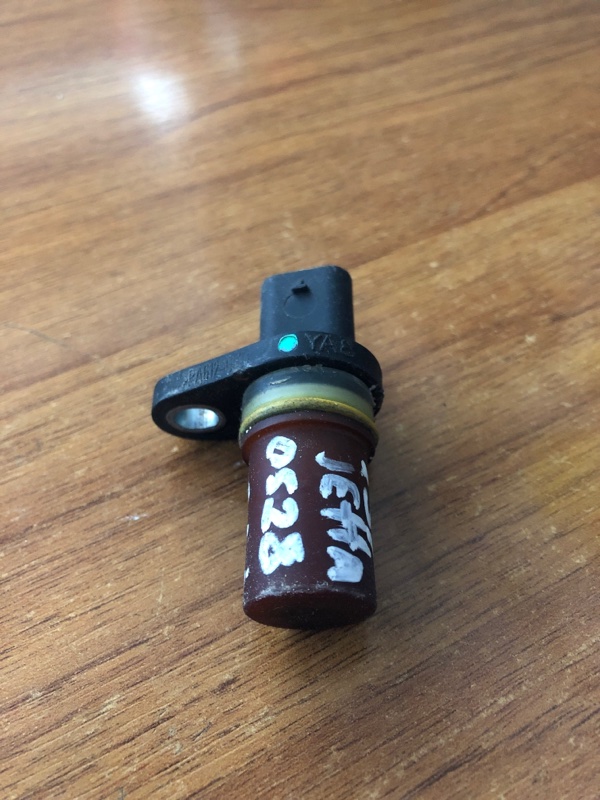 Датчик положения коленвала VOLKSWAGEN JETTA USA 10-17 162 2.0 CPLA Датчик положения коленвала VOLKSWAGEN JETTA USA 10-17 162 2.0 CPLA