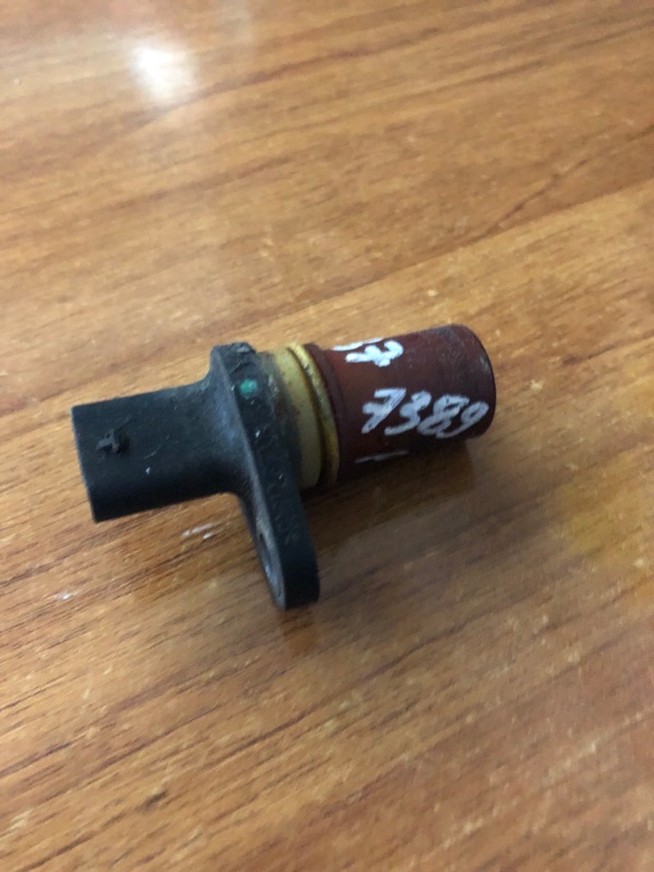 Запчасть датчик положения коленвала VOLKSWAGEN PASSAT B7 11-15 2014 A32 1.8 CPRA 06K 906 433 B Б/У Датчик положения коленвала VOLKSWAGEN PASSAT B7 11-15 2014 A32 1.8 CPRA 06K 906 433 B Б/У