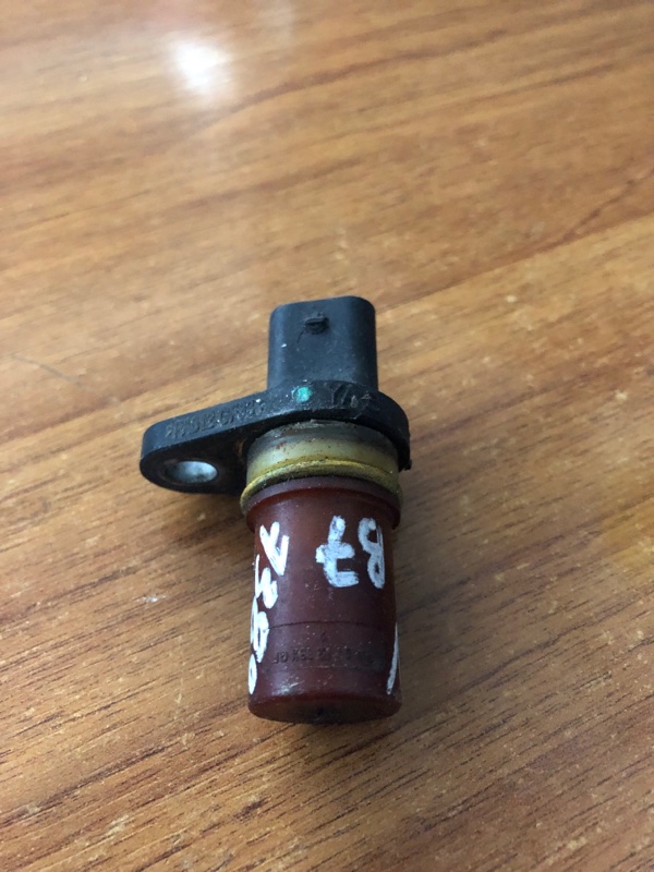 Датчик положения коленвала PASSAT B7 11-15 2014 A32 1.8 CPRA Датчик положения коленвала PASSAT B7 11-15 2014 A32 1.8 CPRA