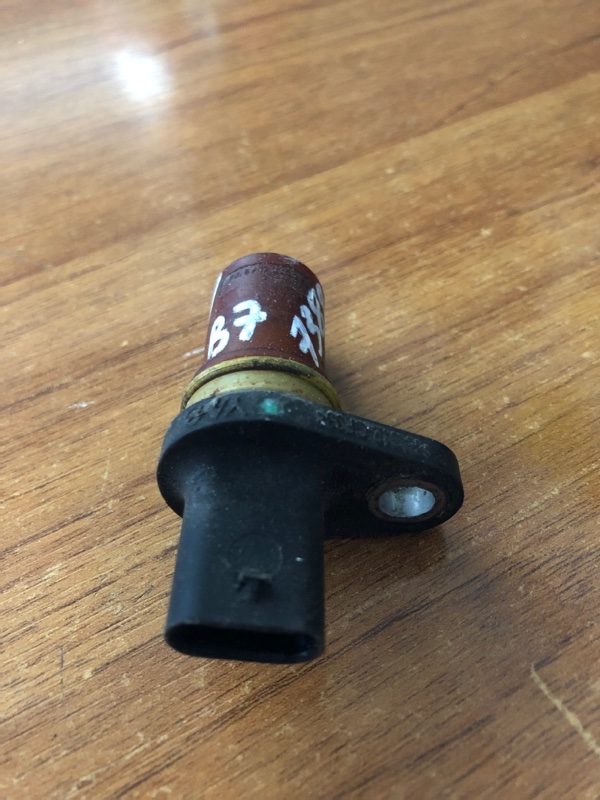 Датчик положения коленвала VOLKSWAGEN PASSAT B7 11-15 A32 1.8 CPRA Датчик положения коленвала VOLKSWAGEN PASSAT B7 11-15 A32 1.8 CPRA