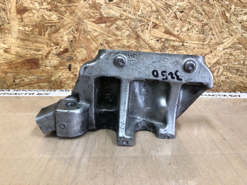 Кронштейн двигателя правый TOYOTA CAMRY 40 06-11 2009 Седан 2.4 2AZFXE 12316-0H050 Б/У