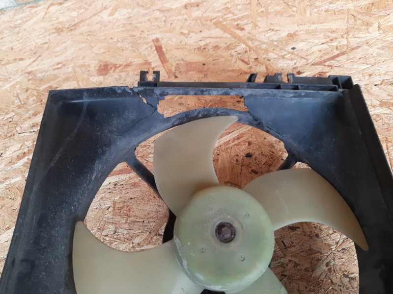 Диффузор вентилятора основного радиатора левый OUTBACK 09-14 BR 2010 2.5 EJ253