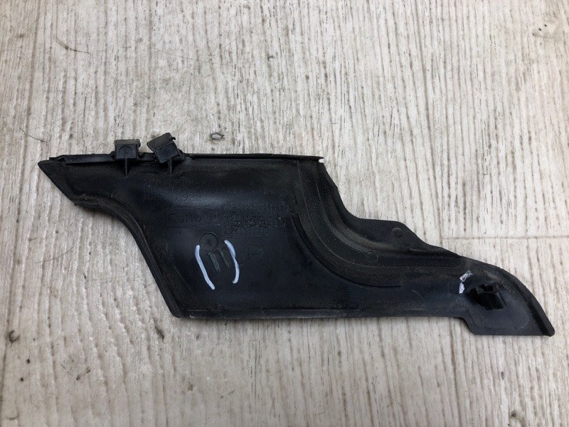 Пластик под лобовое стекло / Жабо правый EDGE 06-14 2014 TQ1 3.5 PDED