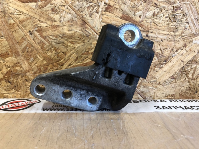 Кронштейн опоры двигателя правый SUZUKI KIZASHI 09-14 Седан 2.4