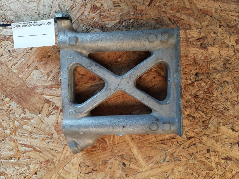 Кронштейн двигателя правый CAMRY 30 02-06 2002 Седан 3.0 1MZFE