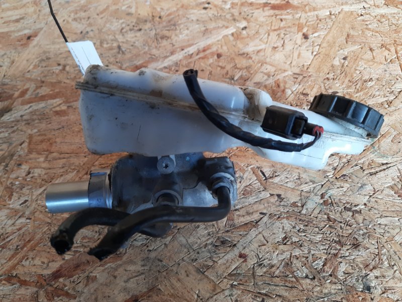 Главный тормозной цилиндр FOCUS 10-18 2012 Хетчбек 2.0L GDI I4 flex fuel engine