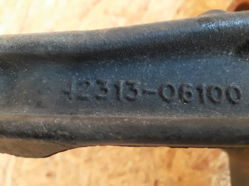 Цапфа задняя правая TOYOTA CAMRY 30 02-06 Седан 3.0 1MZFE