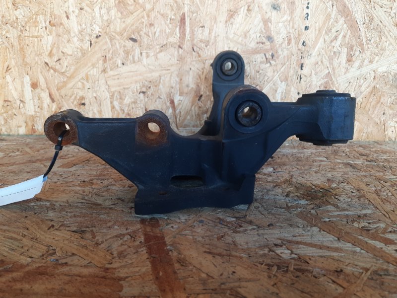 Цапфа задняя правая CAMRY 30 02-06 2002 Седан 3.0 1MZFE