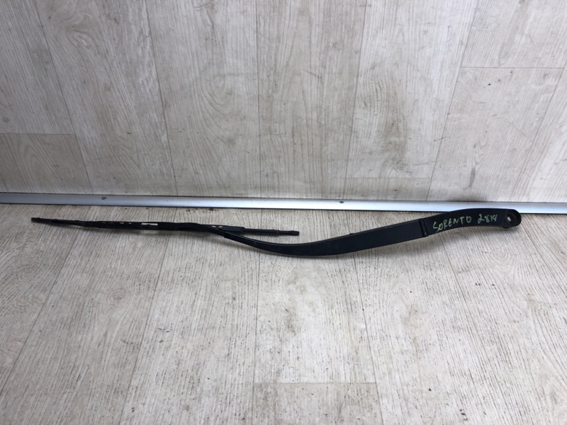 Поводок стеклоочистителя передний правый KIA SORENTO XM 09-14 2012 XM 2.4 G4KJ 98320-1U000 Б/У