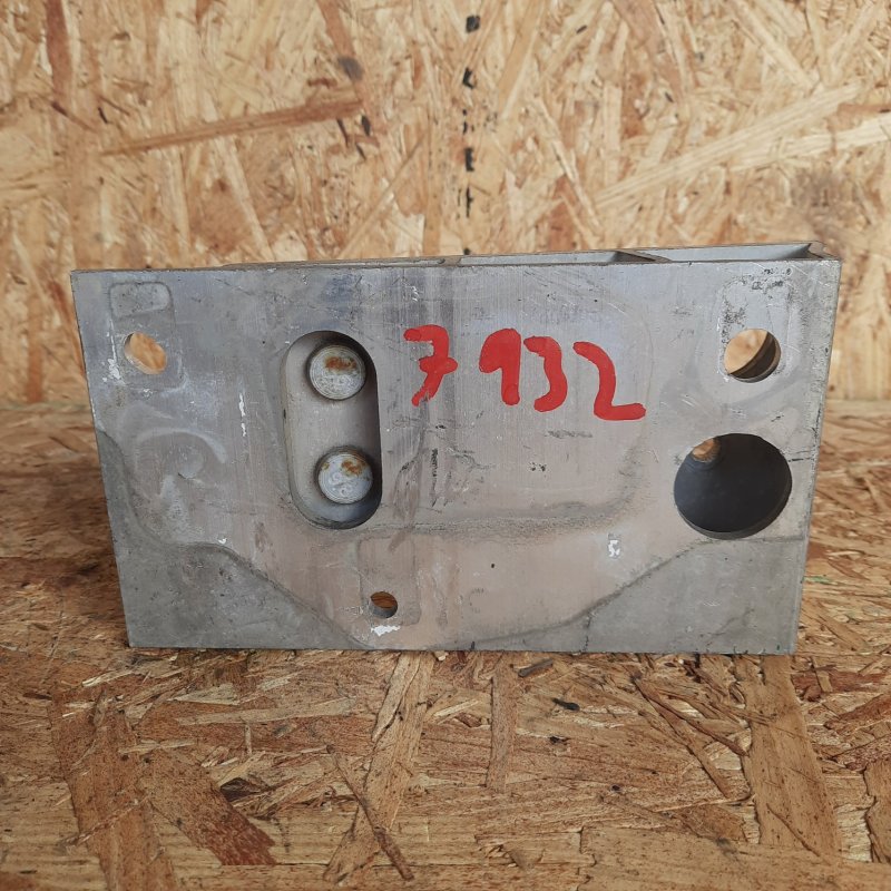 Кронштейн усилителя заднего бампера правый INFINITI QX60/JX35 12-20 Внедорожник 3.5 Кронштейн усилителя заднего бампера правый INFINITI QX60/JX35 12-20 Внедорожник 3.5