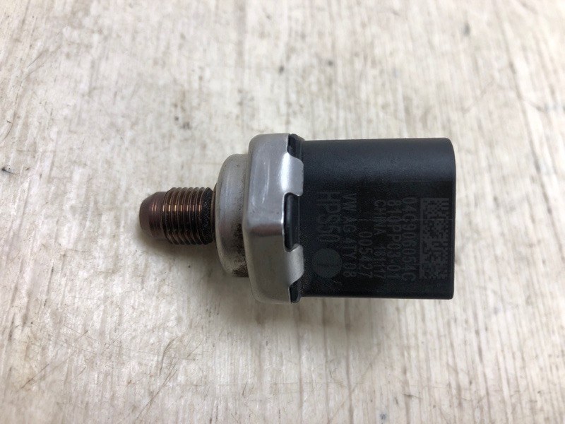 Датчик давления топлива VOLKSWAGEN JETTA USA 18- 2018 JEM 1.4 DGXA 04C 906 054 C Б/У