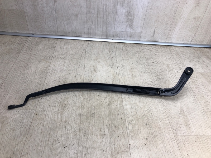 Поводок стеклоочистителя передний правый CHEROKEE 14- 2017 KL 2.4 ED6