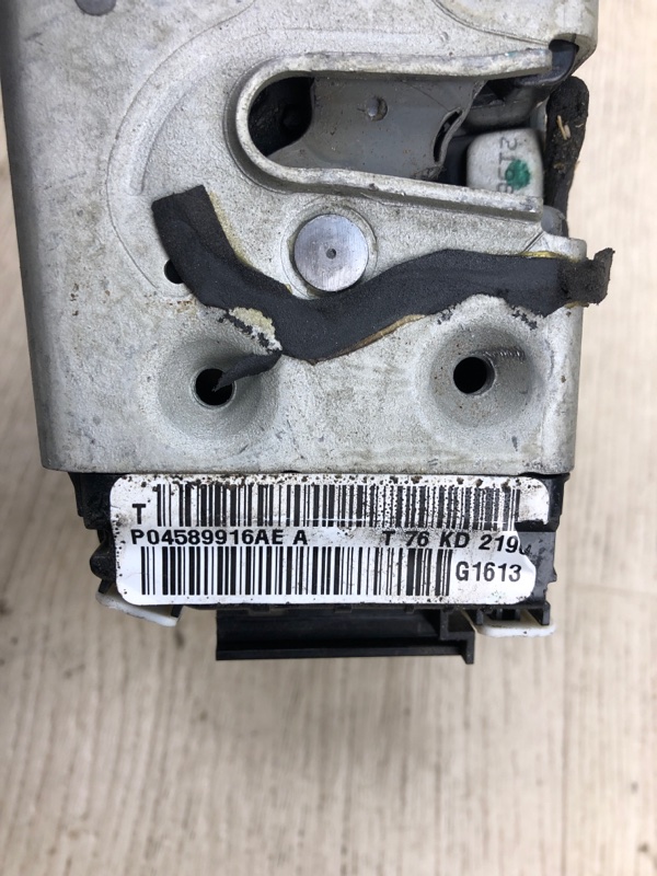 Замок двери передний правый CHEROKEE 14- 2017 KL 2.4 ED6 Замок двери передний правый CHEROKEE 14- 2017 KL 2.4 ED6