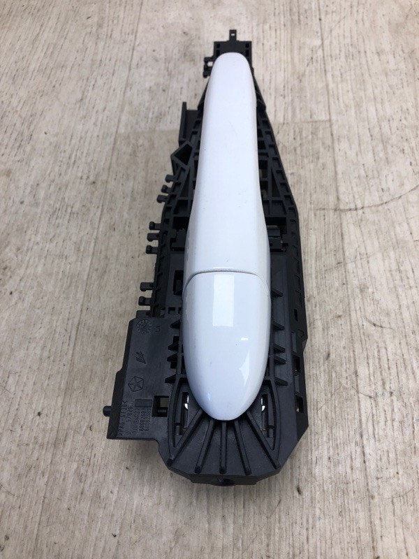 Ручка двери наружная задняя левая CHEROKEE 14- 2017 KL 2.4 ED6 Ручка двери наружная задняя левая CHEROKEE 14- 2017 KL 2.4 ED6