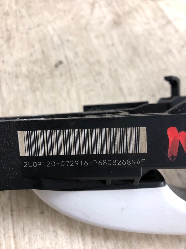 Ручка двери наружная задняя левая CHEROKEE 14- 2017 KL 2.4 ED6 Ручка двери наружная задняя левая CHEROKEE 14- 2017 KL 2.4 ED6