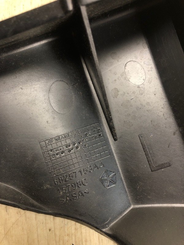 Кронштейн заднего бампера левый CHEROKEE 14- 2017 KL 2.4 ED6 Кронштейн заднего бампера левый CHEROKEE 14- 2017 KL 2.4 ED6