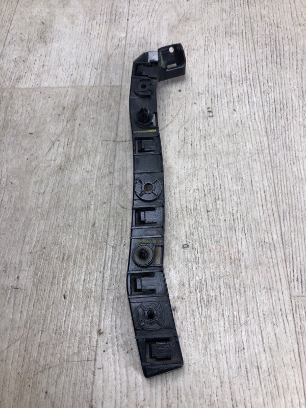 Кронштейн заднего бампера правый CHEROKEE 14- 2017 KL 2.4 ED6 Кронштейн заднего бампера правый CHEROKEE 14- 2017 KL 2.4 ED6