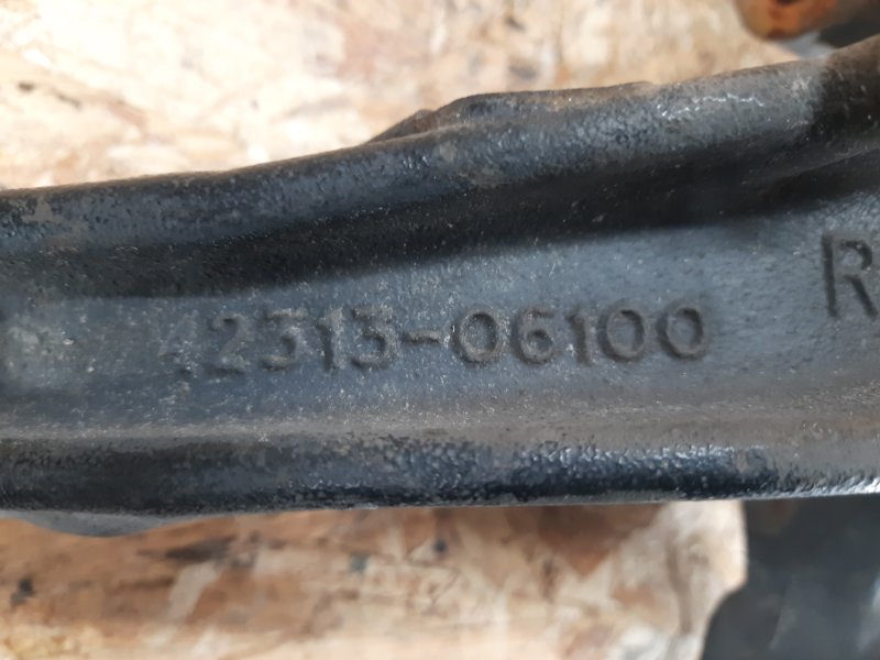 Цапфа задняя правая CAMRY 40 06-11 2009 Седан 2.4 2AZFXE