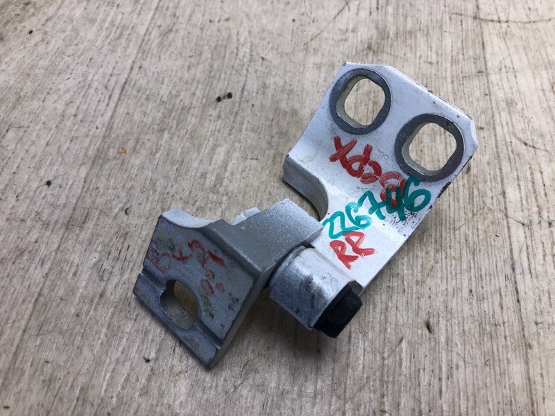 Петля двери верхняя задняя правая CHEROKEE 14- 2017 KL 2.4 ED6 Петля двери верхняя задняя правая CHEROKEE 14- 2017 KL 2.4 ED6